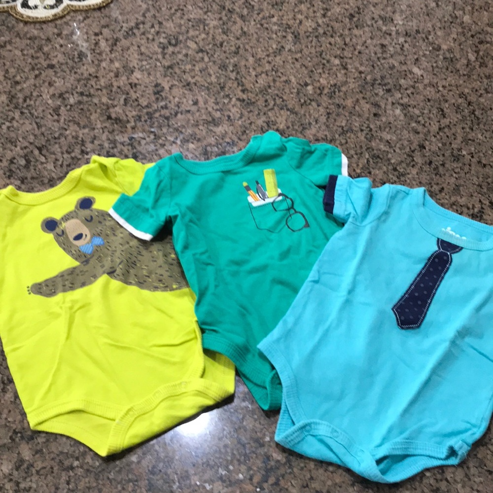 Bundle of 3 onesies